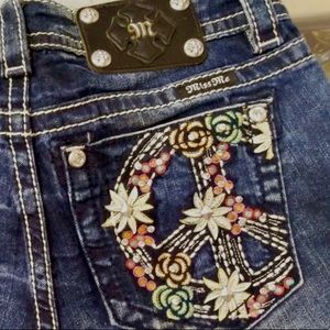 ✅SOLD- Miss Miss Signature Bermuda Shorts. Size 27